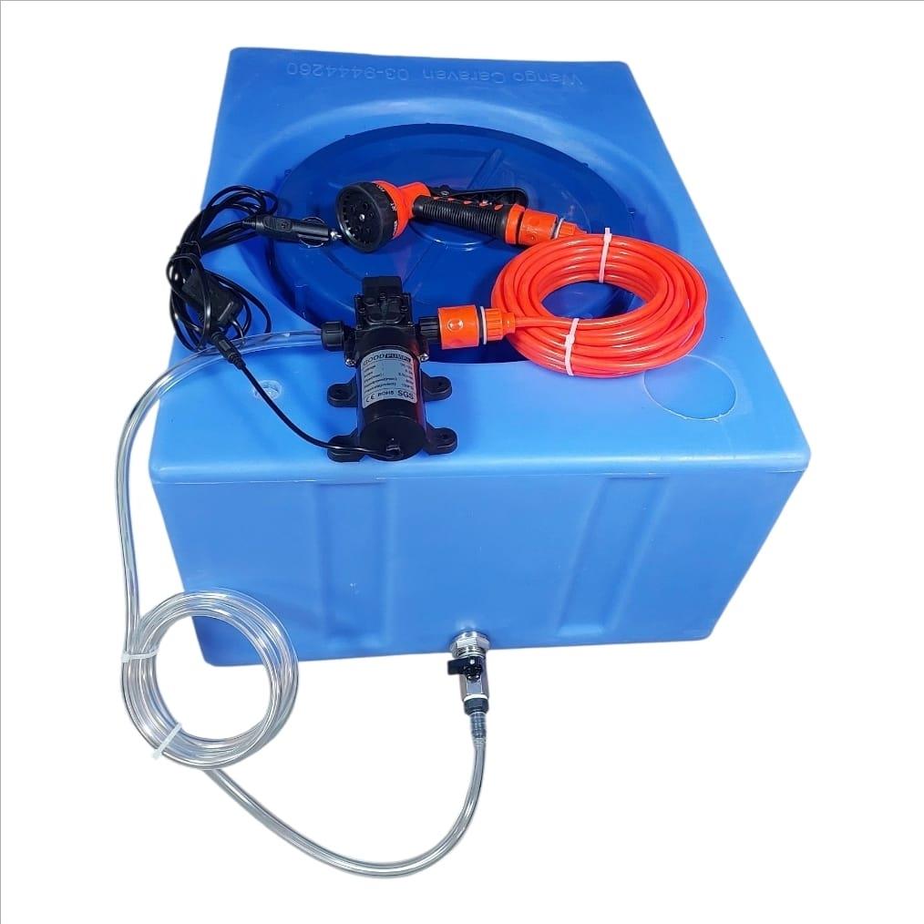 מיכל 100 ליטר עם משאבת מים 5.5 ליטר לדקה קיט מקלחת מכסה ונשם כולל ברז צינור 8 מטר קמפינג לייף