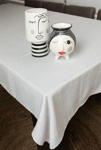 מפת שולחן מבד דמוי פשתן דגם- גלאם לבן  + 🎁 מגן שולחן במתנה 🎁