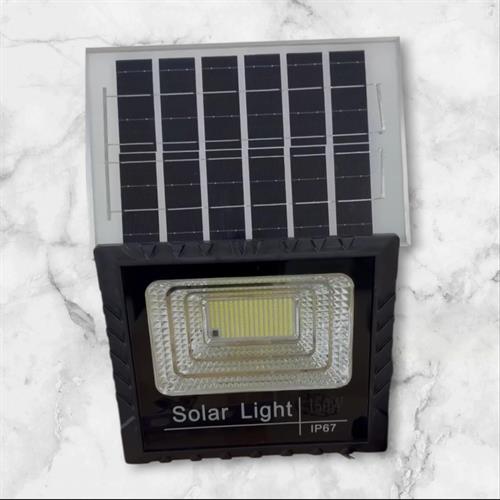 פרוז'קטור סולארי בעוצמת 150 וואט פרוז'קטור סולארי בעוצמת 150 וואט