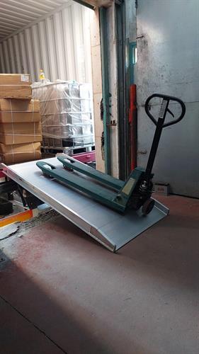 רמפה לעגלת משטחים אורך 2.1 מטר רוחב 1 מטר עומס עד 1 טון הרמפה לא מתקפלת קמפינג לייף