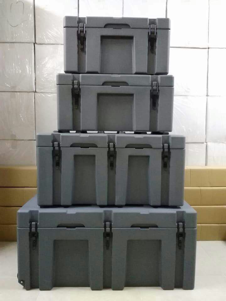 ארגז קשיח 50 ליטר עם סגירה הרמטית ו 2 סגירות עם מקום למנעול תלייה עם בוכנה הידראולית קמפינג לייף