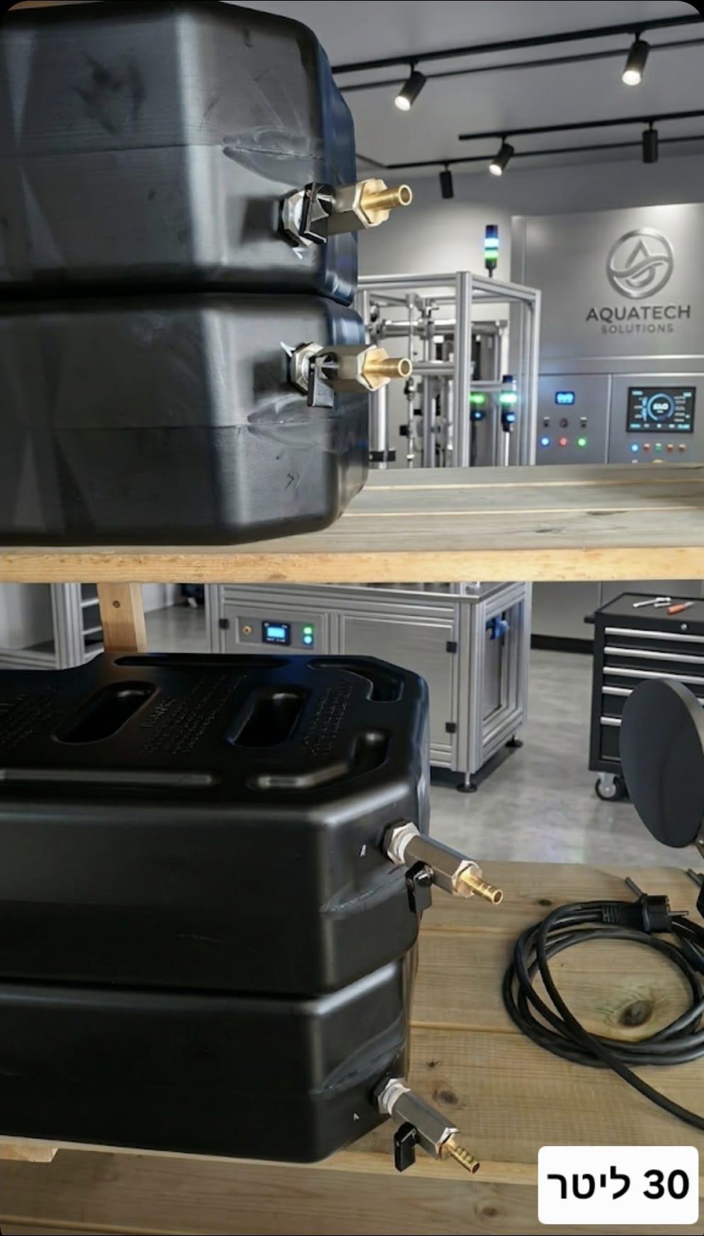 מיכלים 30 ליטר כל אחד עם ברז 120 ליטר סהכ שטוח צבע שחור 4 מיכלים קמפינג לייף מיכלים 30 ליטר כל אחד עם ברז 120 ליטר סהכ שטוח צבע שחור 4 מיכלים קמפינג לייף