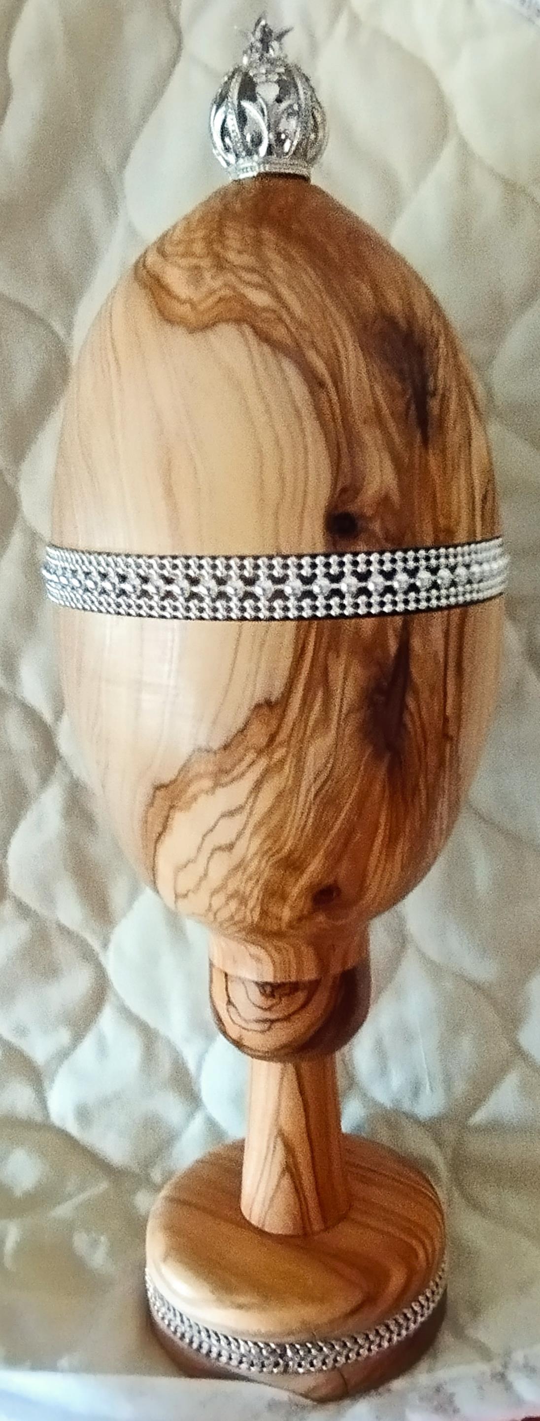 קופסא לאתרוג מעץ זית עם קישוטי כסף אמיתי קופסא לאתרוג מעץ זית עם קישוטי כסף אמיתי