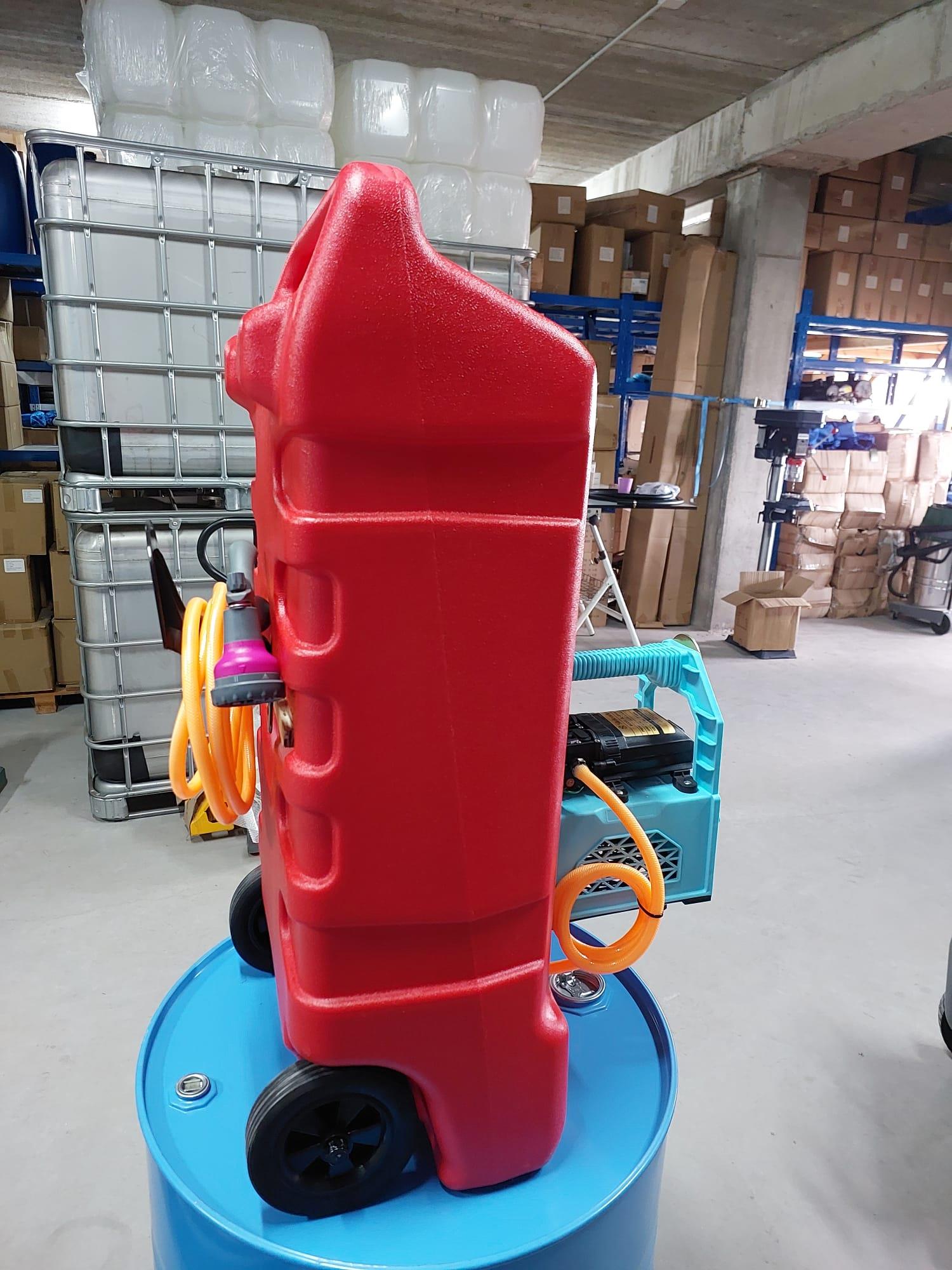 מיכל עם גלגלים 53 ליטר עם ממיר מ 12 וולט ל 220 וולט מכונת שטיפה ניידת גם לניקוי מזגנים קמפינג לייף מיכל עם גלגלים 53 ליטר עם ממיר מ 12 וולט ל 220 וולט מכונת שטיפה ניידת גם לניקוי מזגנים קמפינג לייף