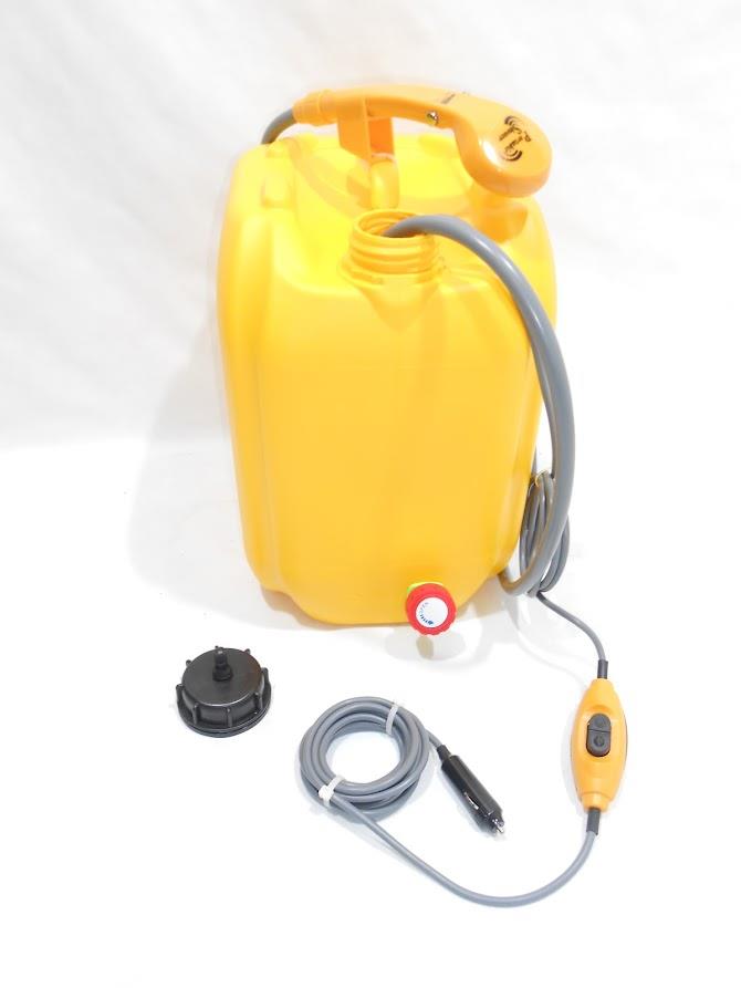 מקלחת שטח ולספורטאים בעת פעילות שטח חשמלית 12V  מיכל מים צהוב 18 ליטר משולבת עם ברז לשטיפת ידיים