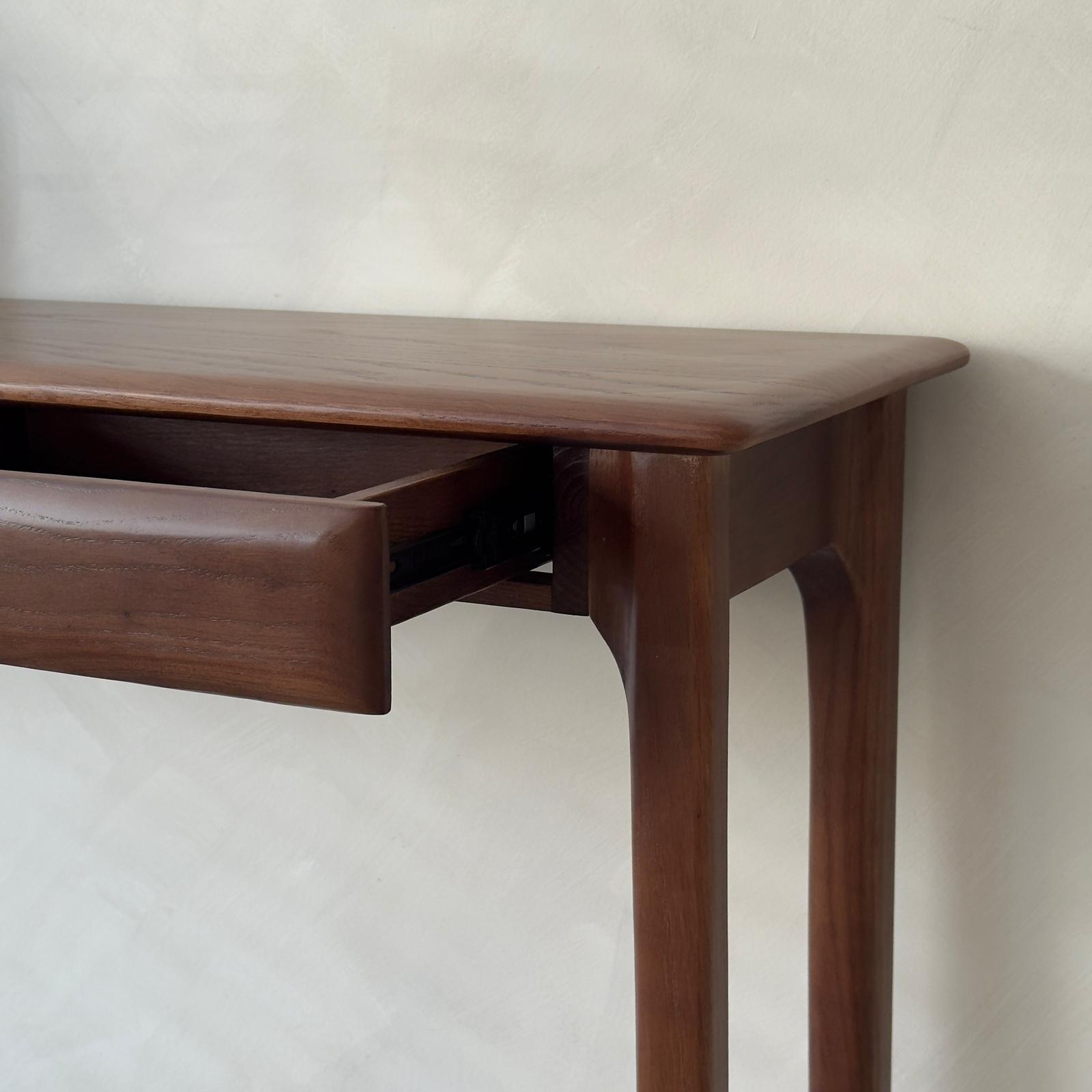 קונסולה דגם אורן