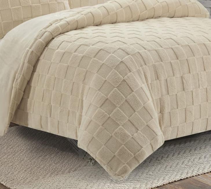 מצעי 100% קורל פליז רכים ומחממים במיוחד | דגם מרובע Squares בג' מצעי 100% קורל פליז רכים ומחממים במיוחד | דגם מרובע Squares בג'