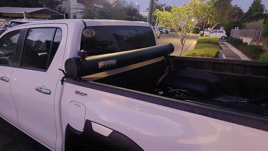 מיכל מים טנדר טויוטה היילקס עם ברז ונשם אורך 170 סמ קוטר 16 סמ נפח 30 L כולל חבקים קמפינג לייף