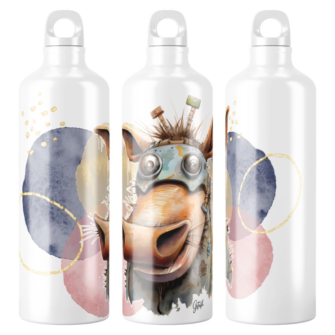 איור חזיר בר אמנותי על בקבוק שתייה מעוצב, תצוגת פריסת העיצוב משלוש זוויות שונות, אמנות מקורית לסטודיו.