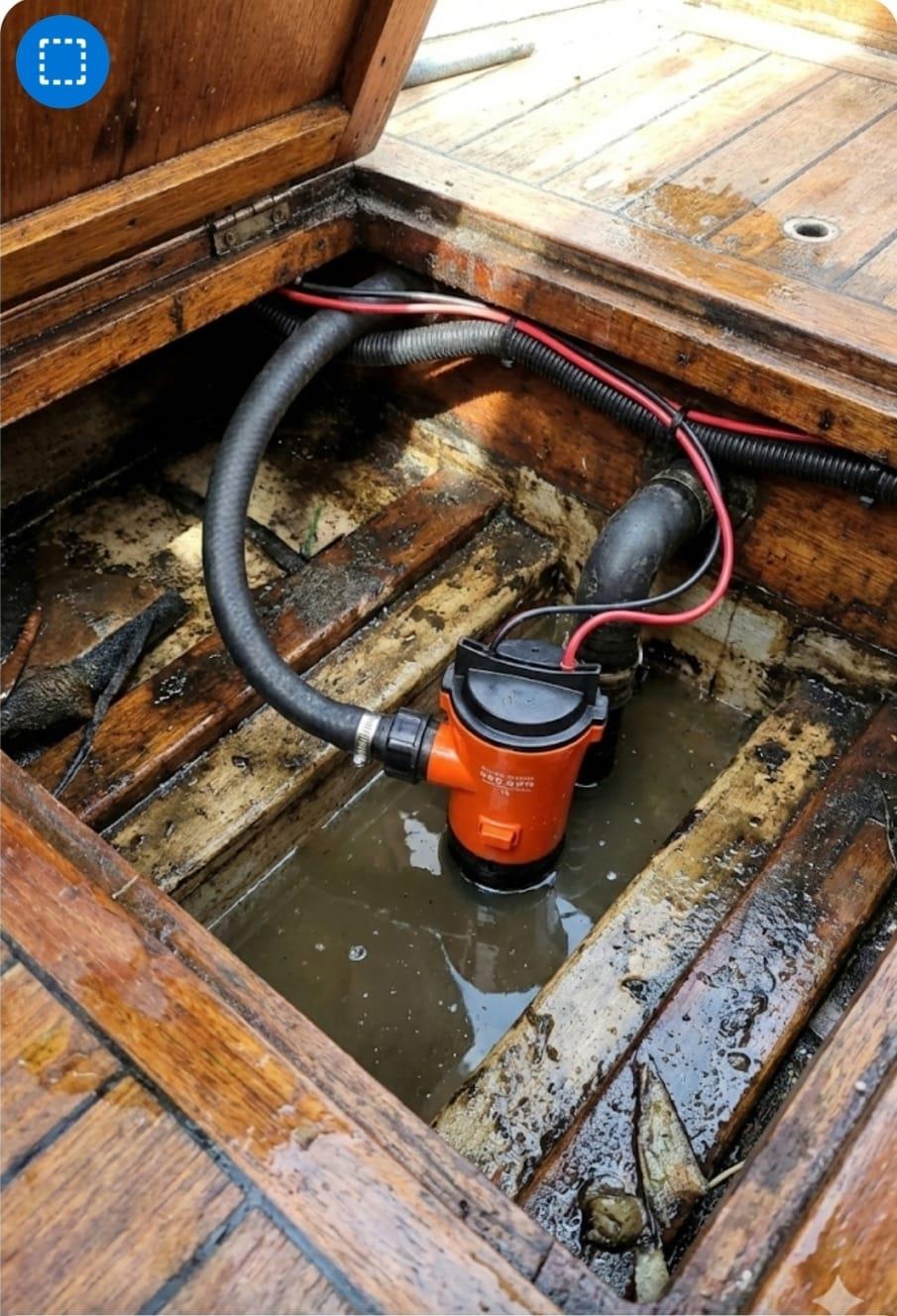 משאבת מים חשמלית מהירה BILGE בילג' 38 ליטר לדקה מתאימה למילוי מים מהיר לקרוואן 12 וולט קמפינג לייף