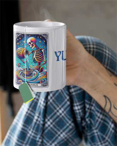 ספל אסטרולוגי דלי עם איור גולגולת נועז בסגנון טארוט, מתנה ייחודית לחובבי מזלות