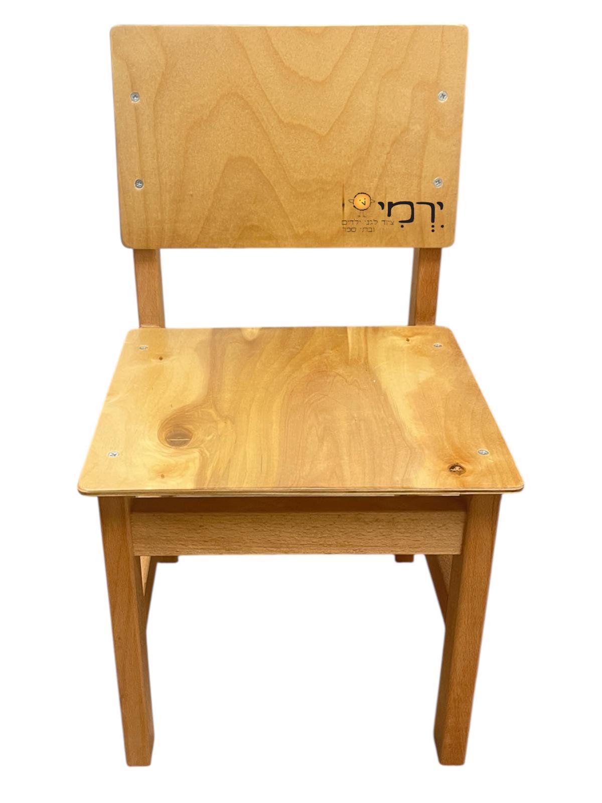 כיסא עץ טבעי רגלי בוק