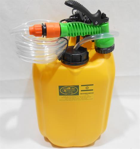מקלחת שטח לספורטאים ולאחר פעילות שטח חשמלית 12V  מיכל מים צהוב 18 ליטר משולבת עם ברז לשטיפת ידיים