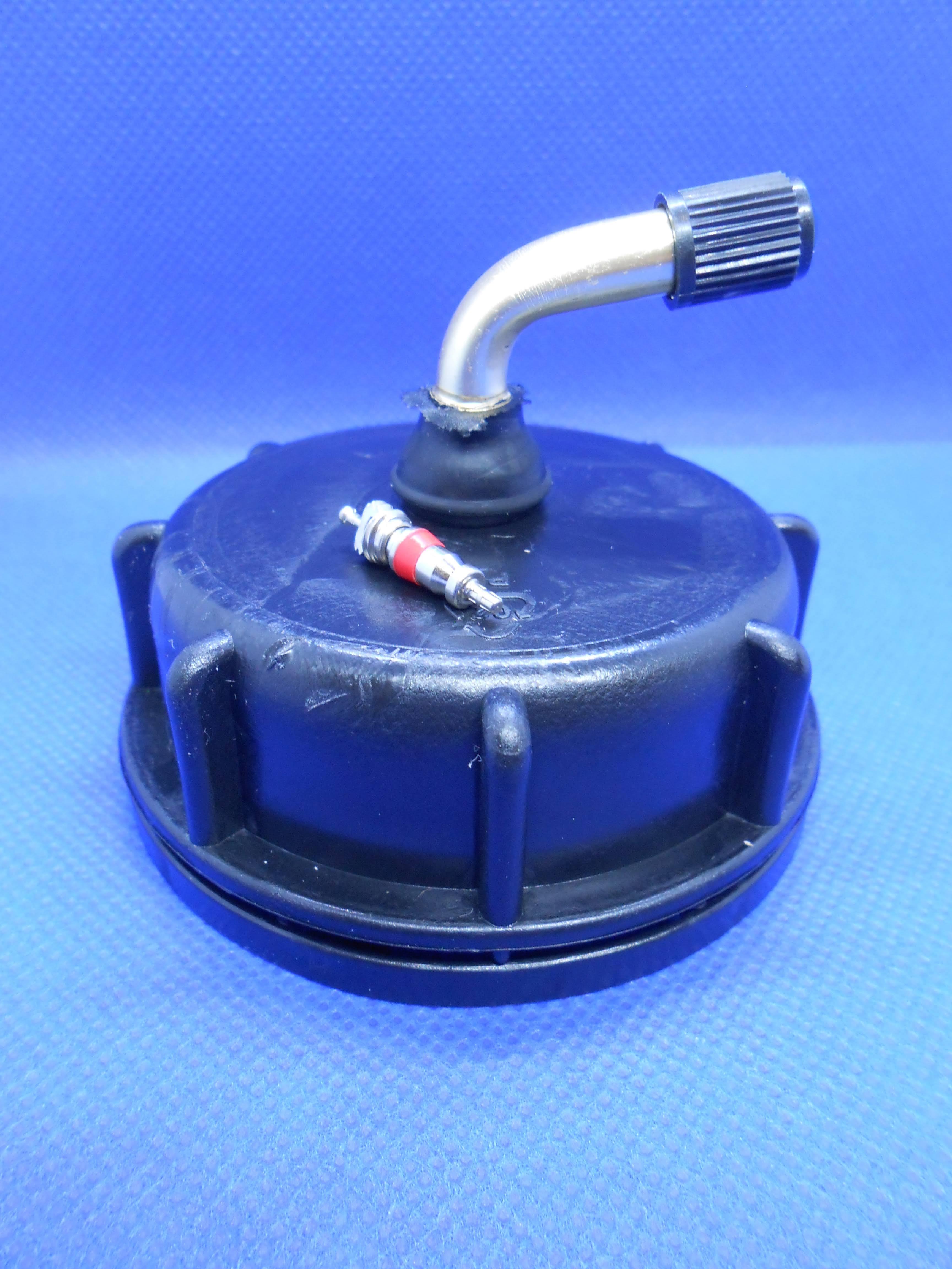 מכסה פקק חכם שחור עם בית ונטיל בזוית עם אטם לסדרת גריקנים 11.18.20.25.30.52.60 ליטר קמפינג לייף