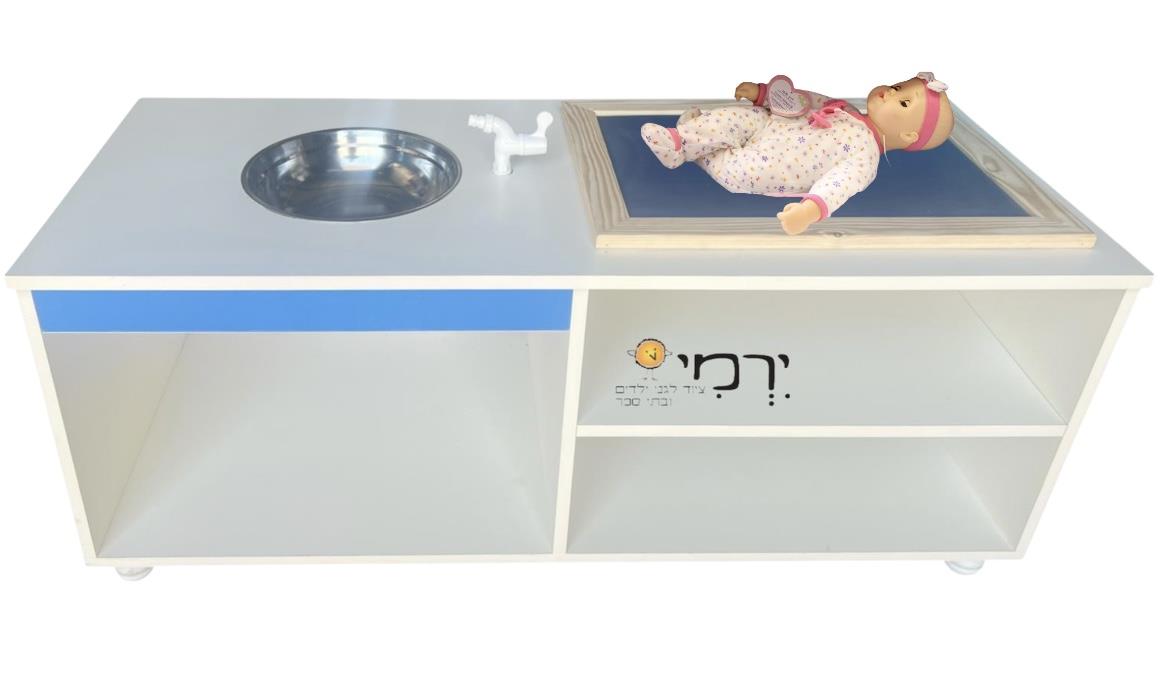 פינת רחצה והחתלה לבובה