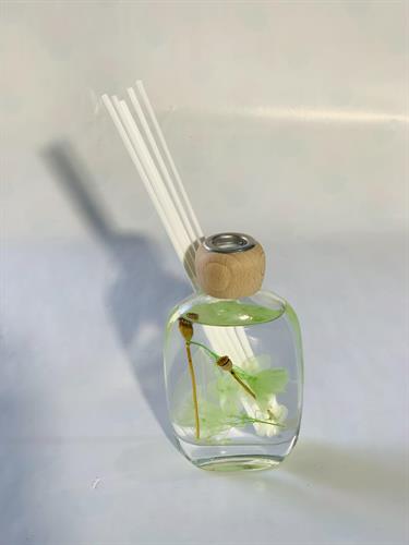 מפיץ ריח מקלות לבנות ירוק