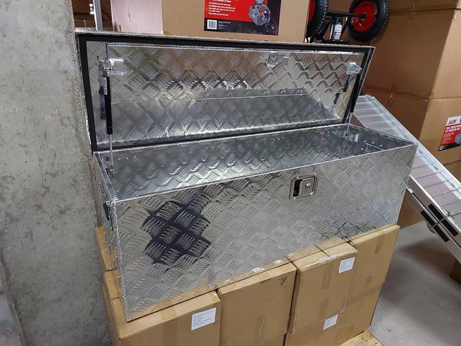 ארגז אלומיניום לטנדרים ולגיפים עם 2 מנעולים אורך 125 סמ רוחב 40 סמ גובה 41 סמ 12 קג קמפינג לייף ארגז אלומיניום לטנדרים ולגיפים עם 2 מנעולים אורך 125 סמ רוחב 40 סמ גובה 41 סמ 12 קג קמפינג לייף