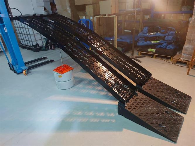 רמפות לטרקטורונים RZR ואופנועים אורך 3 מטר רוחב 40 סמ תוספת 2 רמפות פלסטיק 80 סמ ורגליים קמפינג לייף