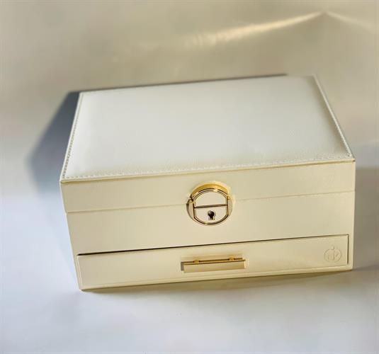 תיק מורבע לבן 5048