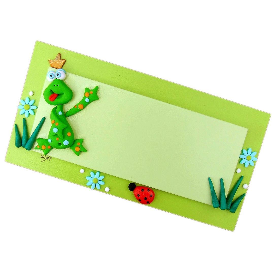 מתנה מקורית לחנוכת בית או לעיצוב חדר, שלט צפרדע ירוקה למזל טוב בעבודת יד.