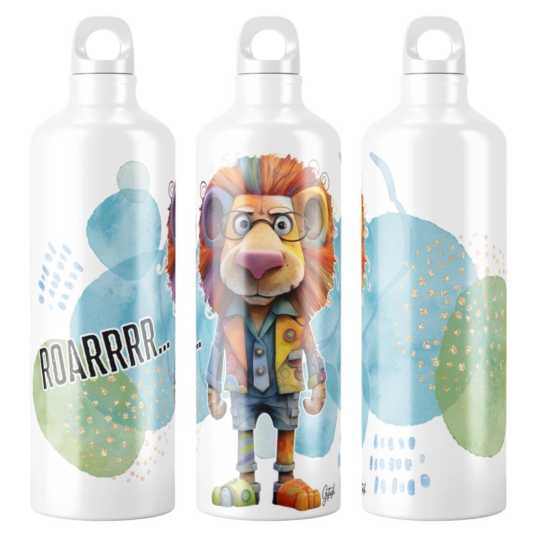 איור אריה אמנותי על בקבוק שתייה מעוצב, תצוגת פריסת העיצוב משלוש זוויות שונות, אמנות מקורית לסטודיו.