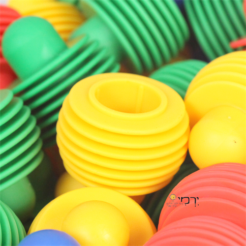 הרכבת כפתורים גמיש במיכל