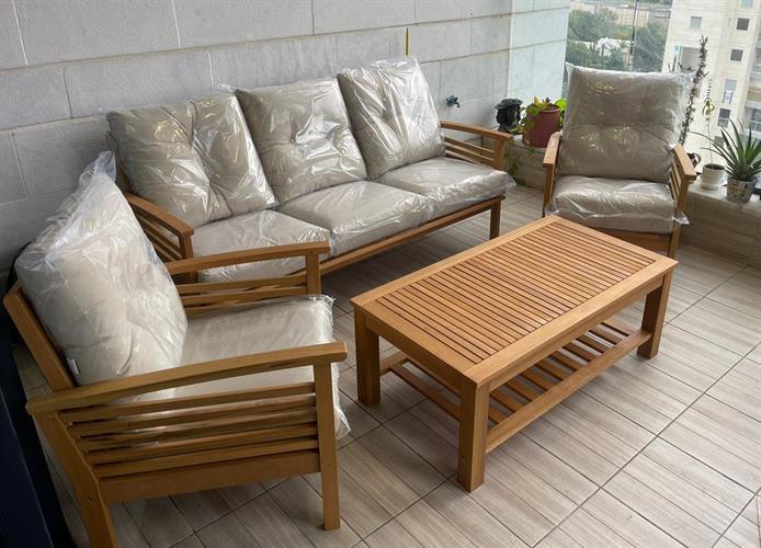 מערכת ישיבה עץ לגינה ולמרפסת דגם ברצלונה תלת