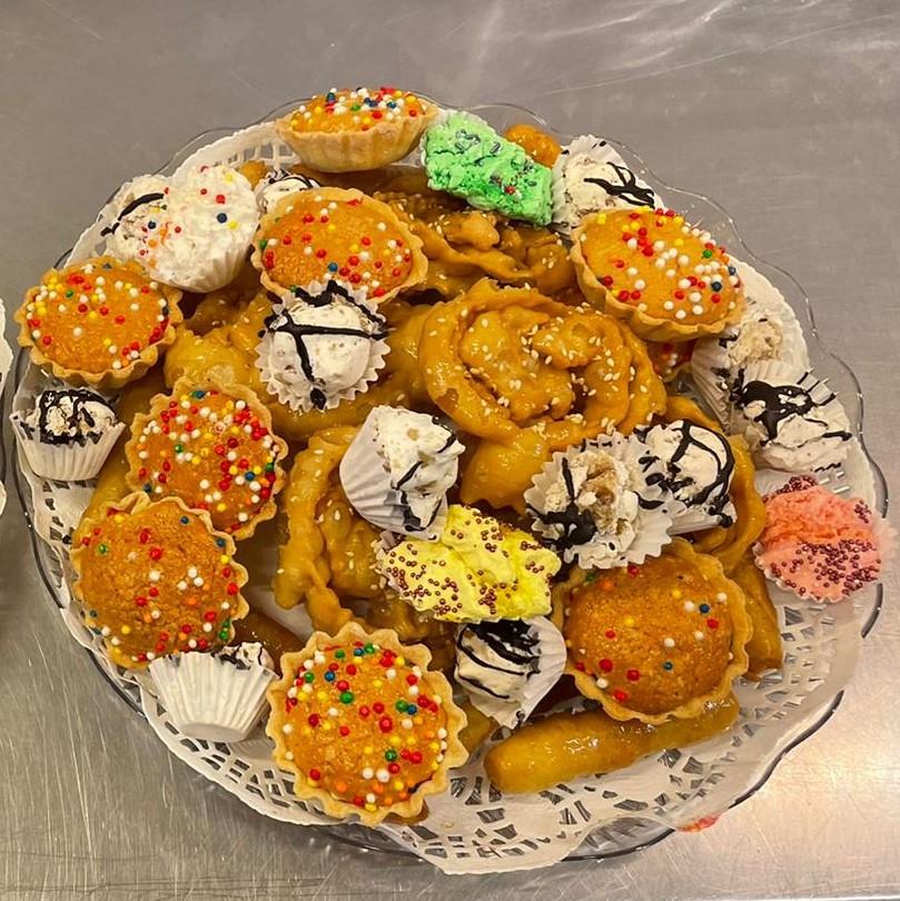 עוגיות מרוקאיות מגש מעורב- שבקייה, קוקוס צבעוני, מאספן, סיגרים, פקעות בוטנים ואגוזים, 