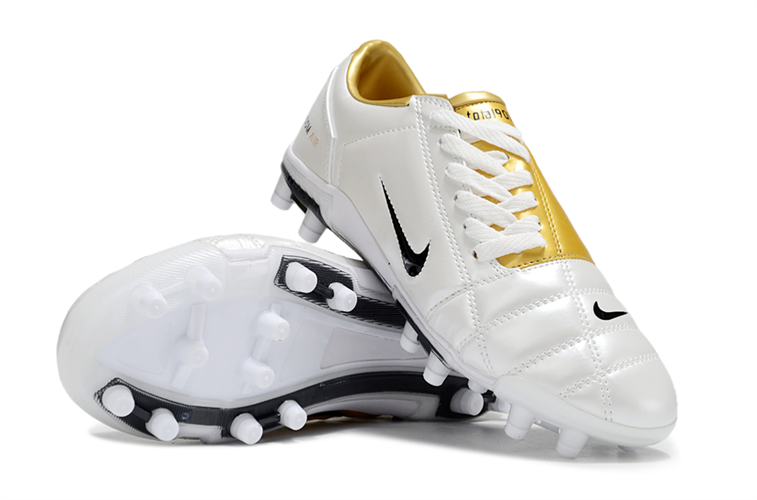 נעלי כדורגל Nike Air Zoom Total לבן זהב