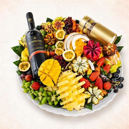 Wine & Fruit Platter 🍷