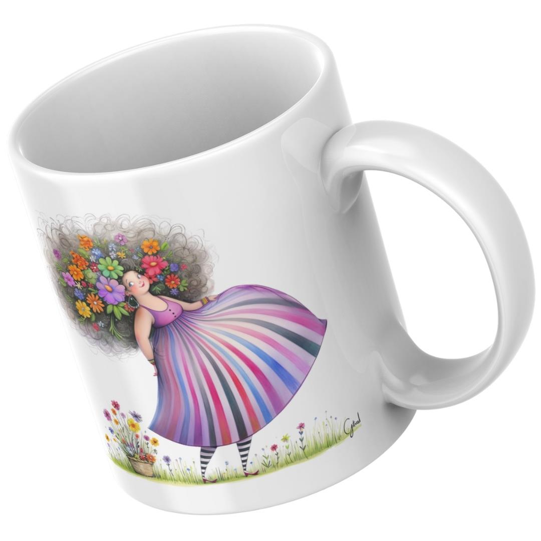 איור מקורי של אישה בשמלה רחבה עם פסים ססגוניים ושיער מעוטר פרחים על ספל לבן. איור מקורי של אישה בשמלה רחבה עם פסים ססגוניים ושיער מעוטר פרחים על ספל לבן.