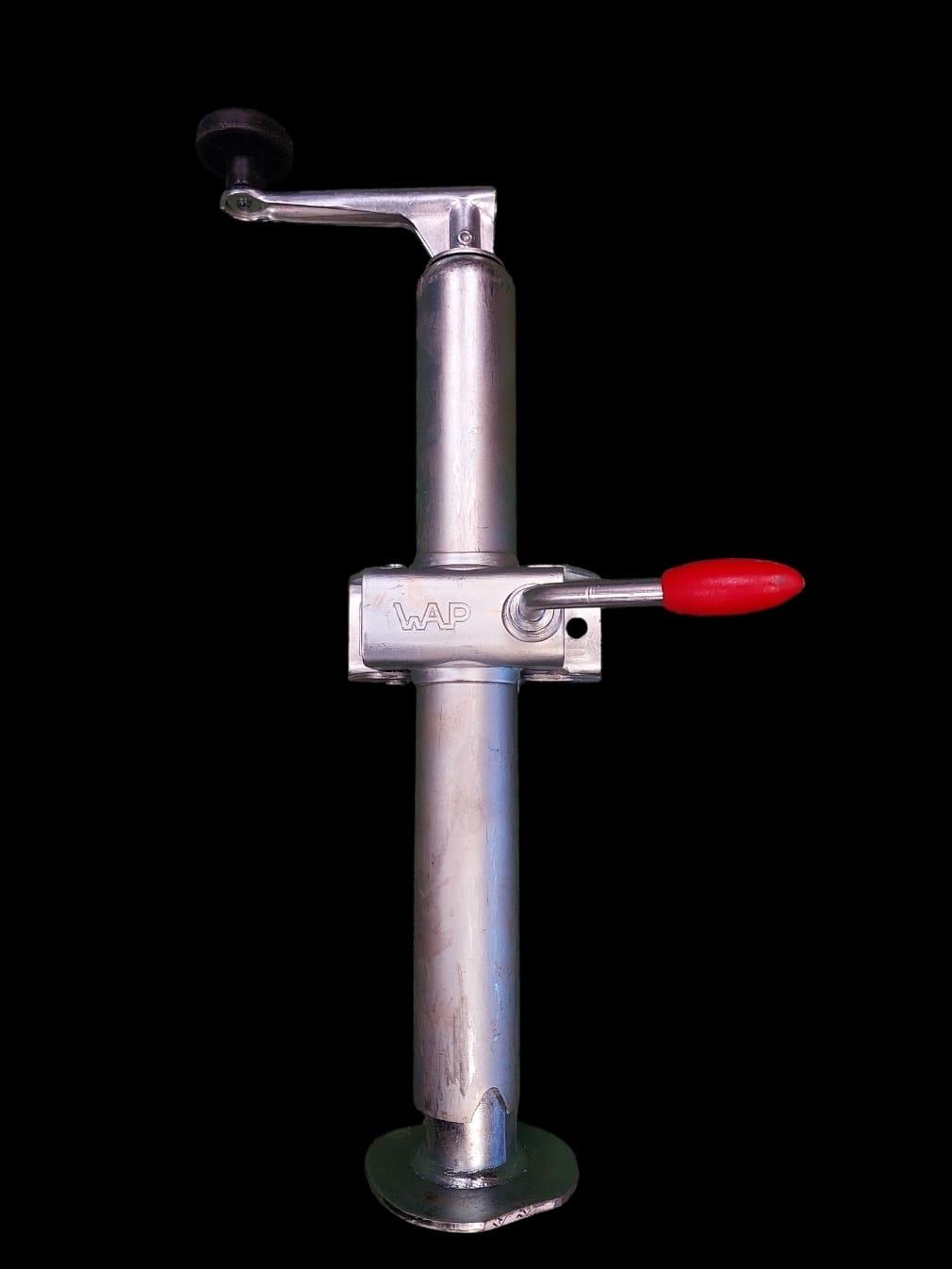 רגל חנייה מתכוונת עי ידית מנואלה למניעת שקיעה בחניה עם תפס לעגלה נגרר או קרוואן קמפינג לייף