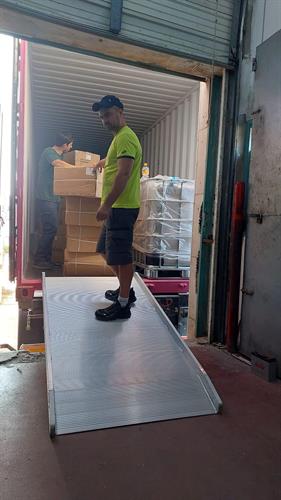 רמפה לעגלת משטחים אורך 2.1 מטר רוחב 1 מטר עומס עד 1 טון הרמפה לא מתקפלת קמפינג לייף