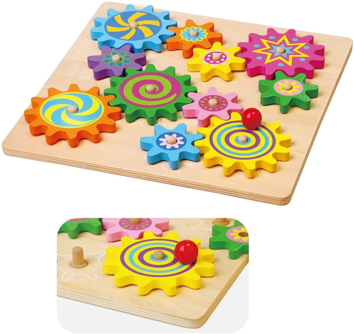 גלגלי שיניים בלוח מעץ