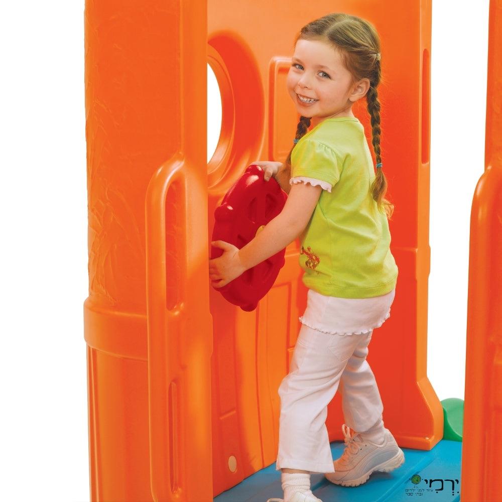 מתקן חצר לילדים מועדון עם גשר, 2 מגלשות, פינות מסתור וחלונות תצפית מתקן חצר לילדים מועדון עם גשר, 2 מגלשות, פינות מסתור וחלונות תצפית