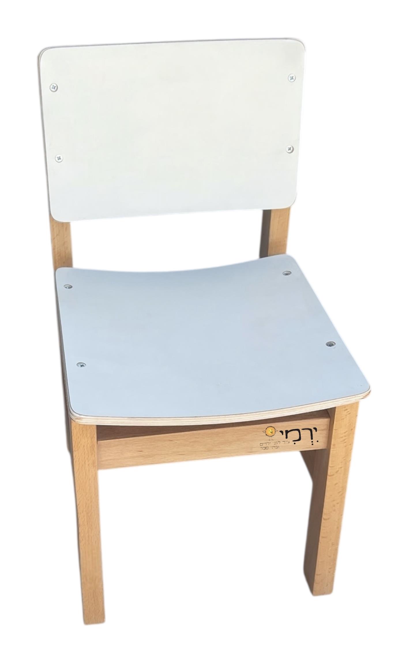 כיסא עץ רגלי בוק