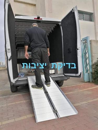 רמפה מתקפלת להעמסה ופריקה 1.8 מטר רוחב 73 סמ' עם רגלים מתקפלות