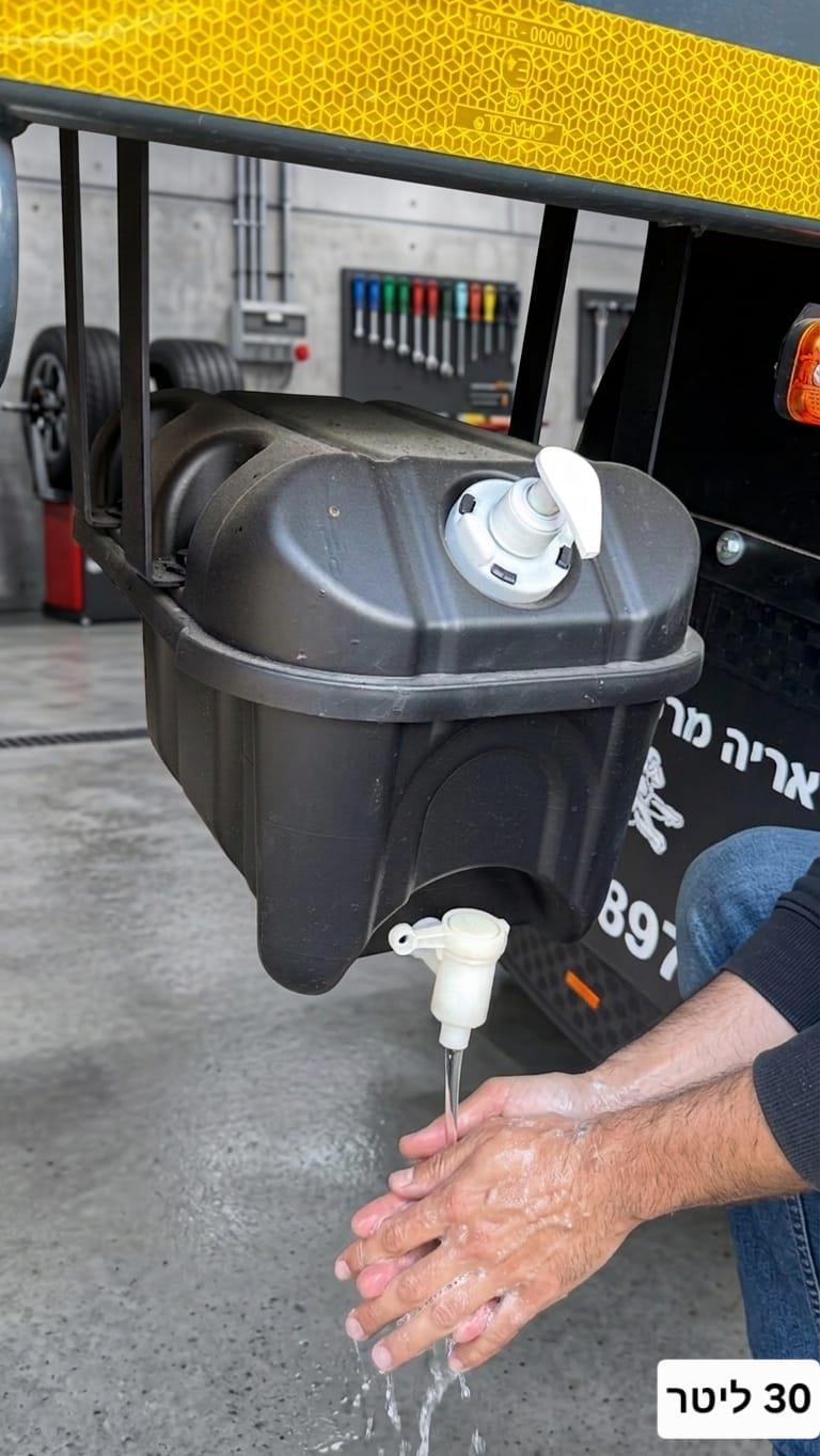 מיכל מים למשאית עם ברז וסבוניה נפח 30 ליטר קמפינג לייף