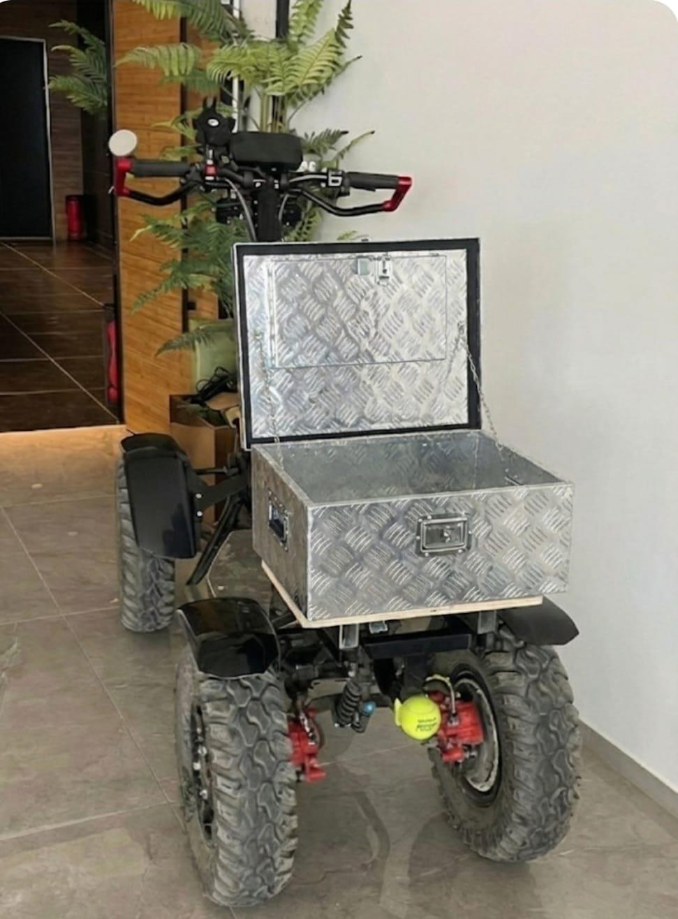 ארגז אלומיניום נפח 55 ליטר לאופנועים קטנועים אייזי ריידר ועוד קמפינג לייף קמפינג לייף ארגז אלומיניום נפח 55 ליטר לאופנועים קטנועים אייזי ריידר ועוד קמפינג לייף קמפינג לייף