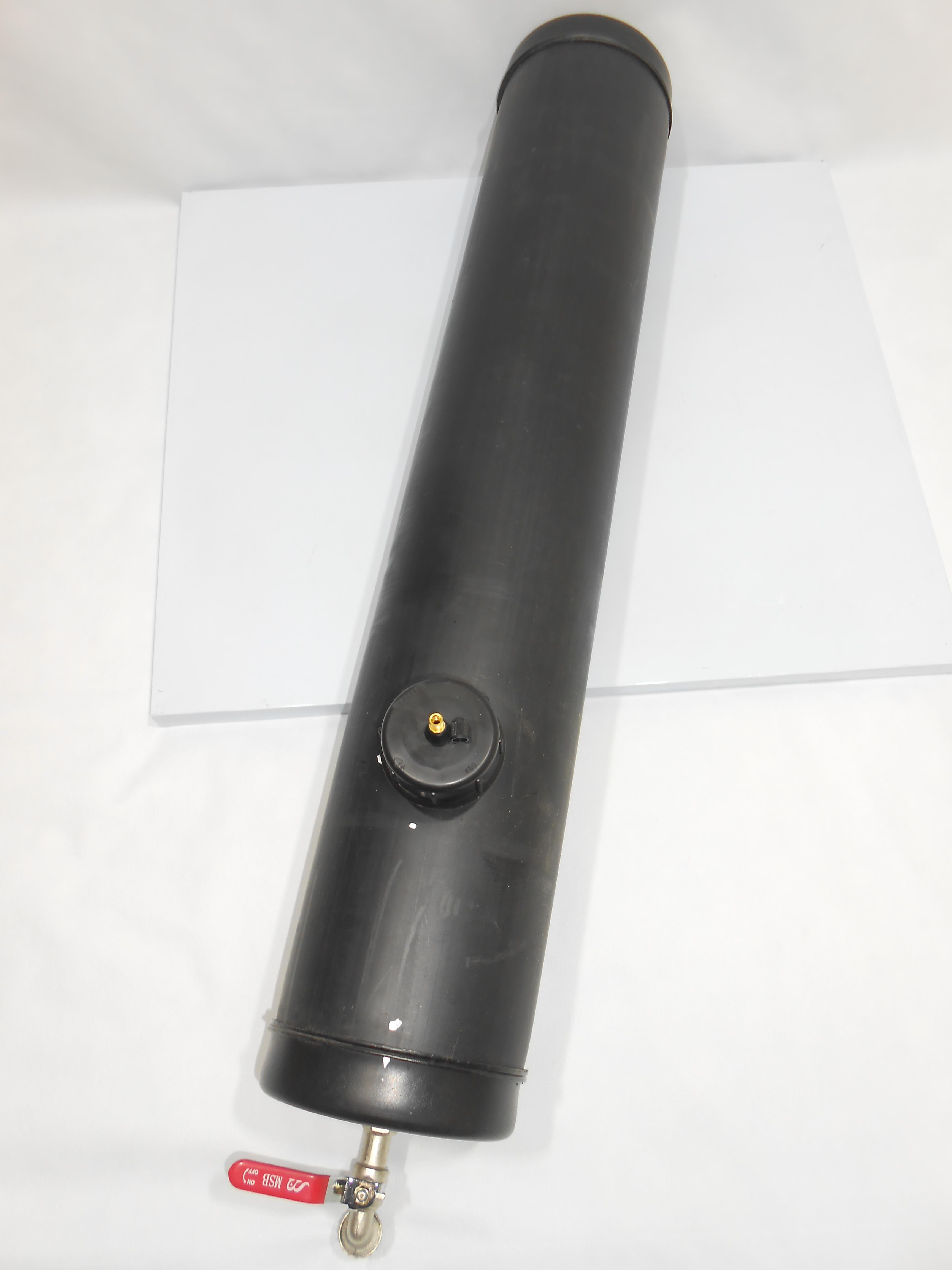 צינור מיכל  מים אורך 1.04 מטר עם ברז קוטר 16 סמ'  שחור  גיבריט Giberit התקנה על גיפים וטנדרים