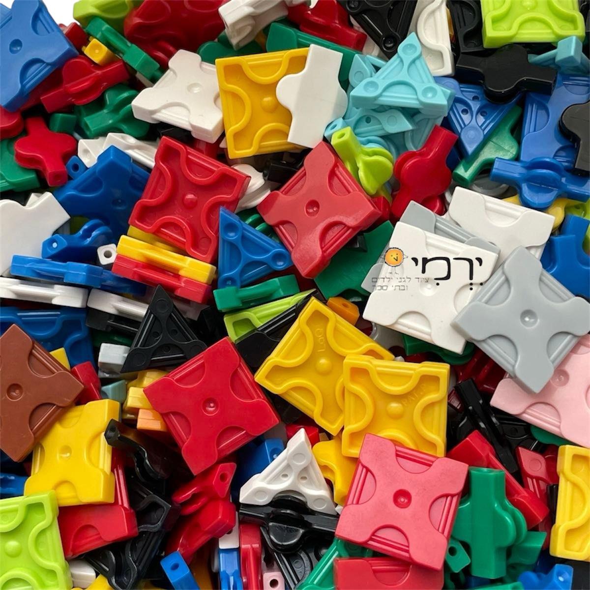 הרכבת צורות וצבעים בקליפס - במיכל