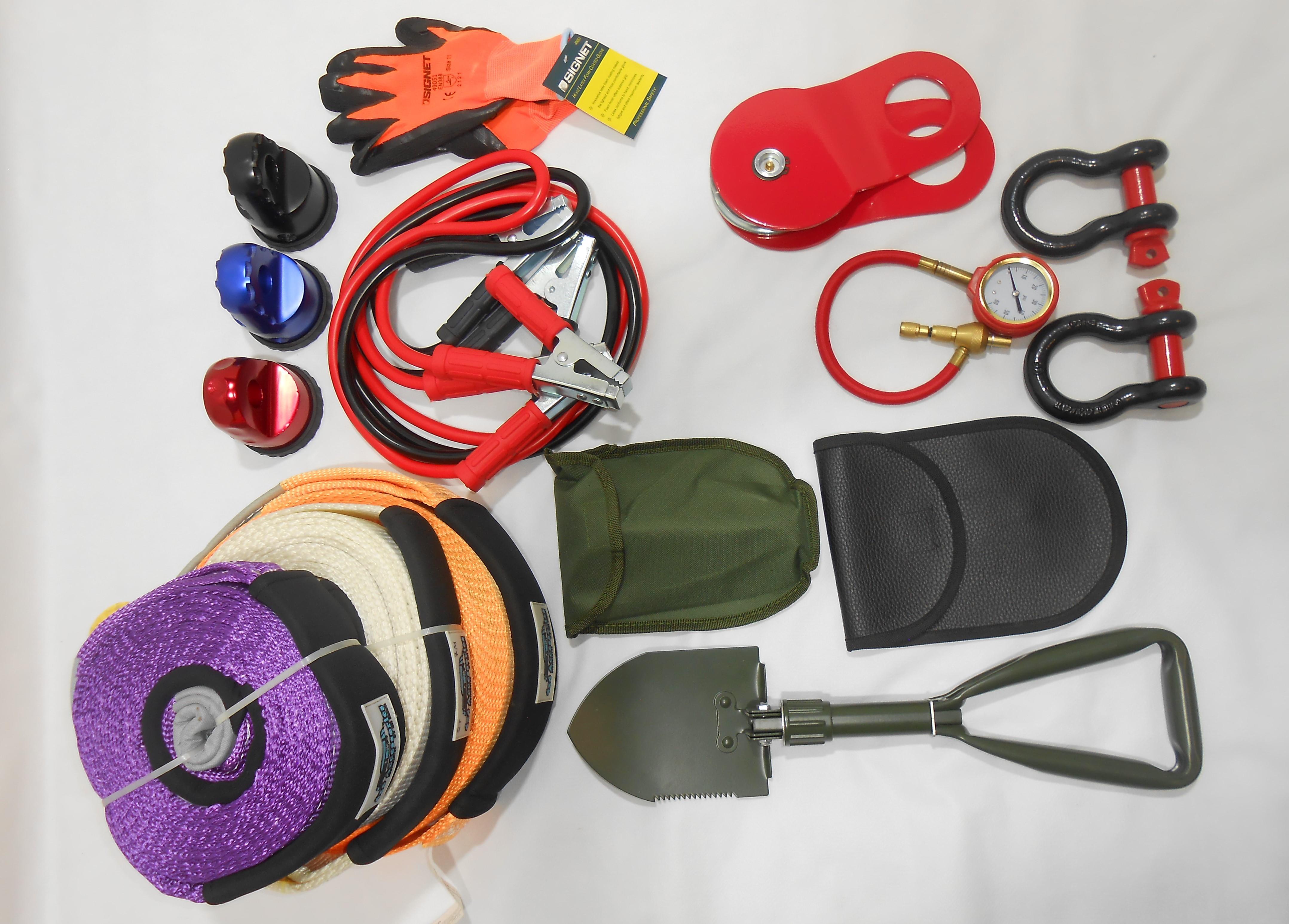 ערכת חילוץ  בתיק יד  12 פריטים  חיבור לכבל סינטטי כחול כבלים להתנעה מכפיל כוח  שעון ועוד