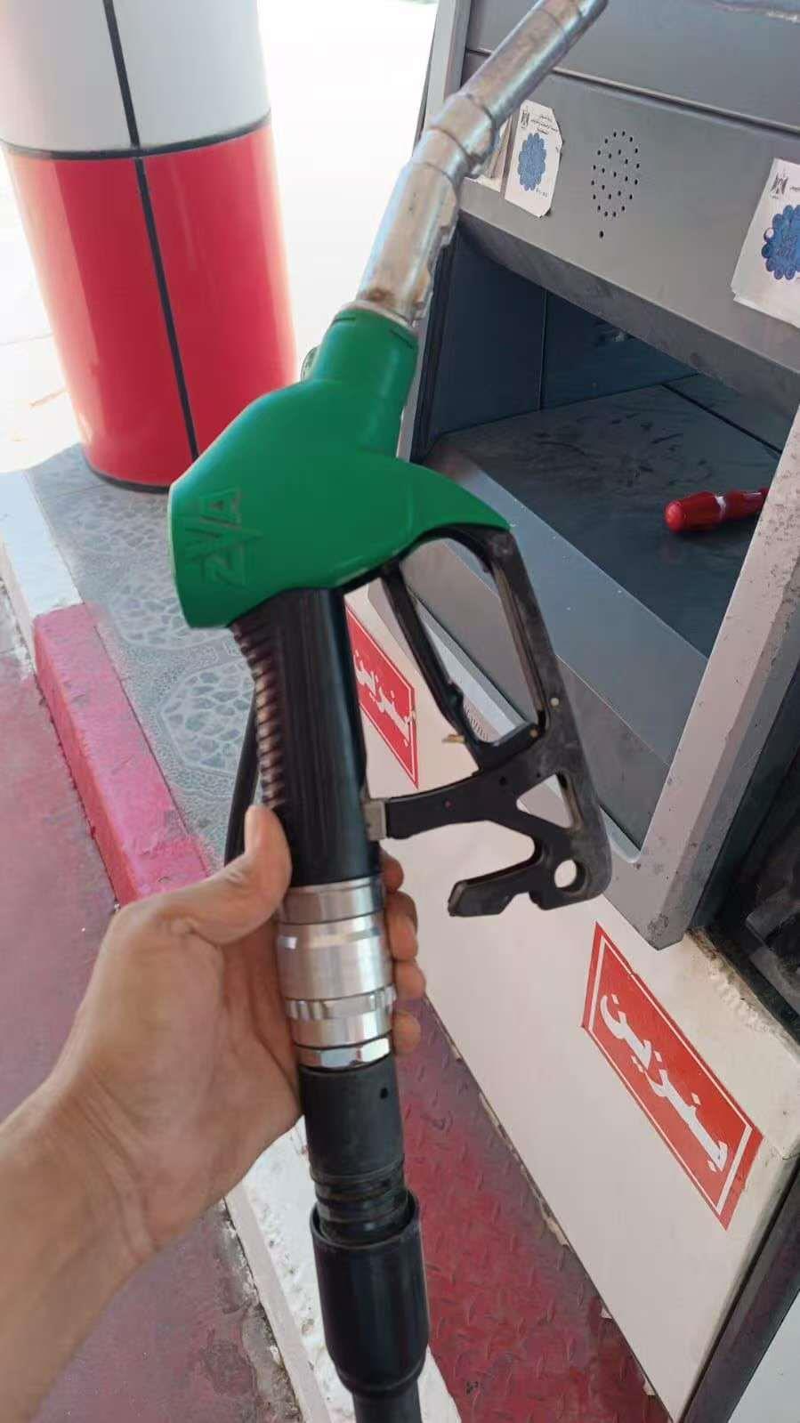 אקדח תדלוק סולר בנזין ודס''ל צבע ירוק כולל סביבל SWIVEL מחבר מסתובב מונע פיתול צינור קמפינג לייף אקדח תדלוק סולר בנזין ודס''ל צבע ירוק כולל סביבל SWIVEL מחבר מסתובב מונע פיתול צינור קמפינג לייף