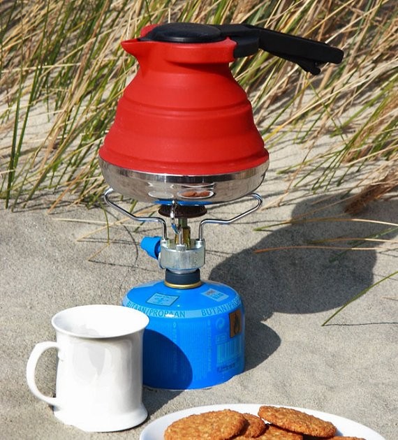 קומקום נייד מתקפל וקומפקטי מבית CAMPTOWN צבע ורוד בלבד קמפינג לייף