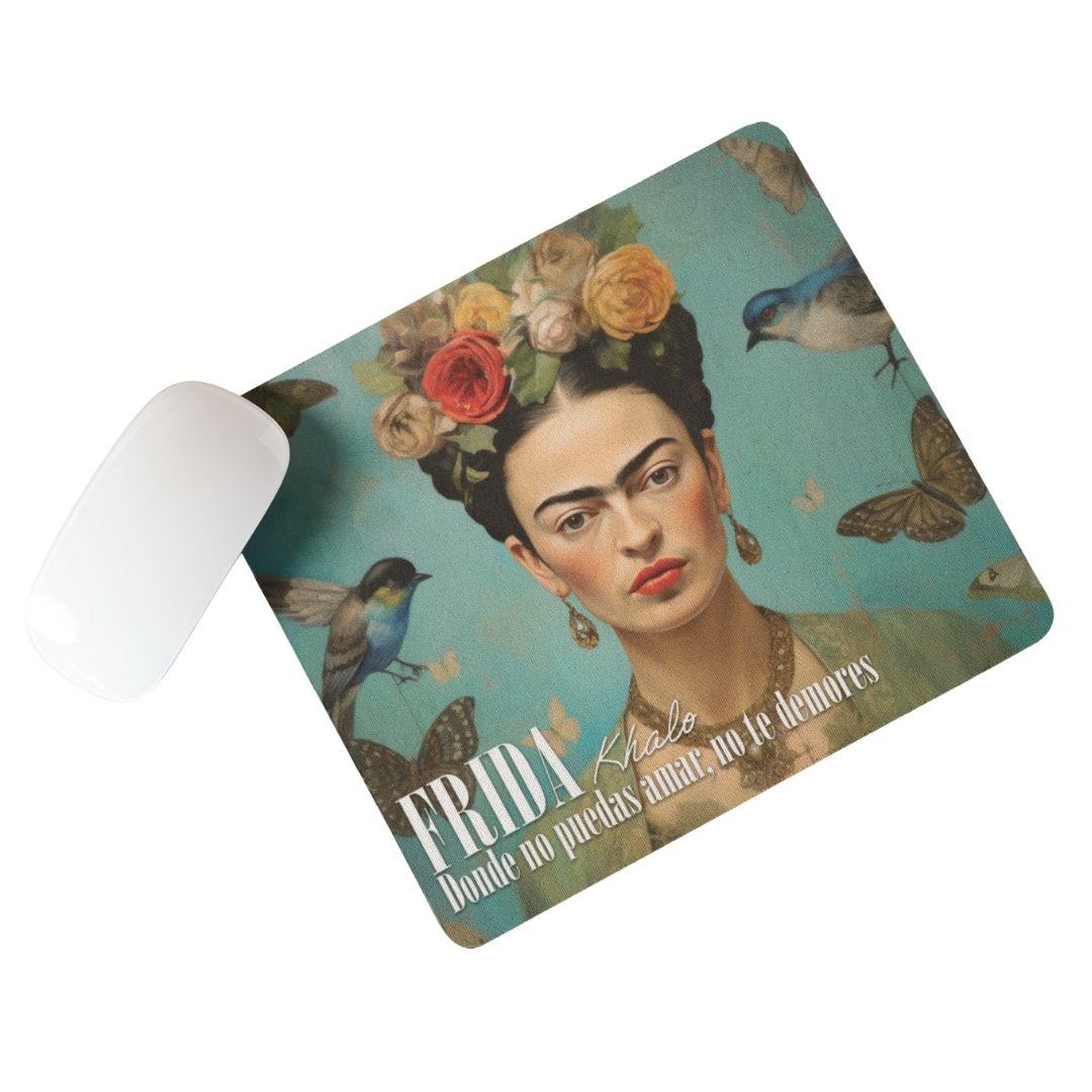 תקריב על הפרטים והצבעים של דגם פרידה בטורקיז – הדפסה איכותית מקולקציית גיתוש. תקריב על הפרטים והצבעים של דגם פרידה בטורקיז – הדפסה איכותית מקולקציית גיתוש.