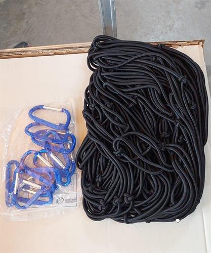 רשת למטען 2 על 2 מטר עם 10 קרבינות אלומיניום רשת לקשירת מטען לגגון הרכב קמפינג לייף