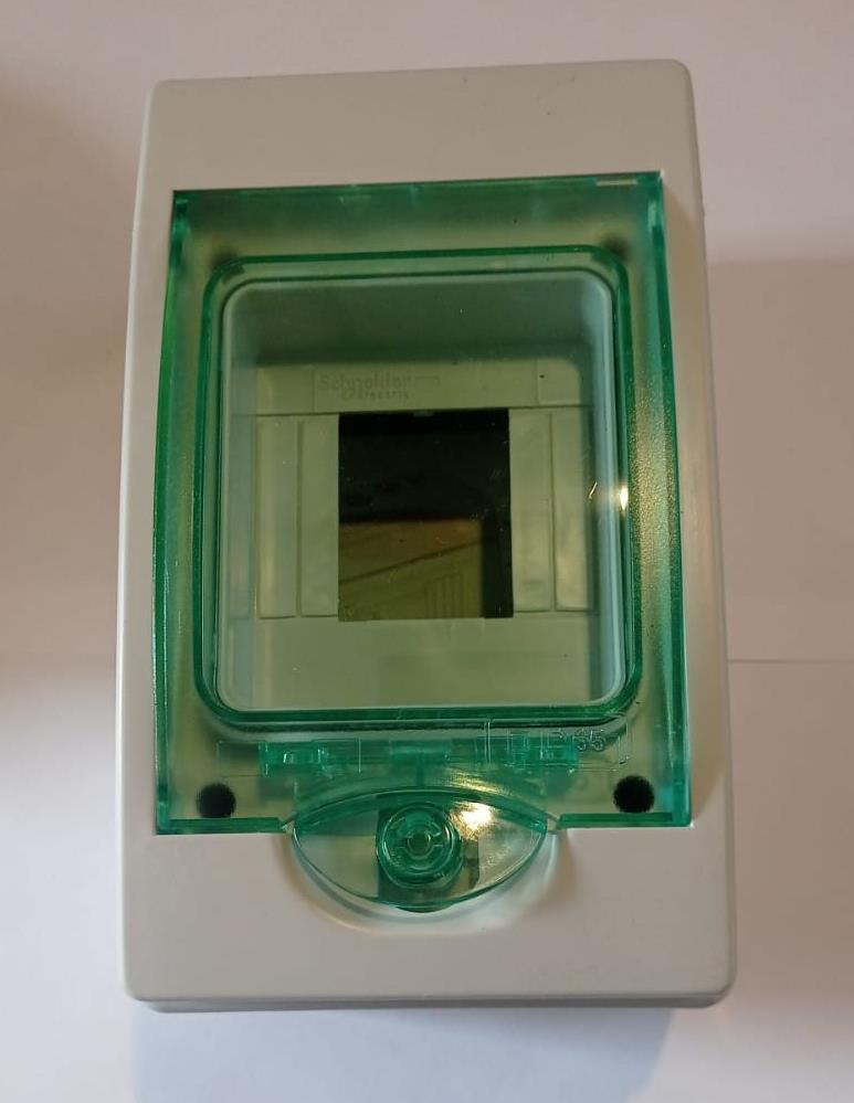 קופסת שירות ולוחות עמידה למים