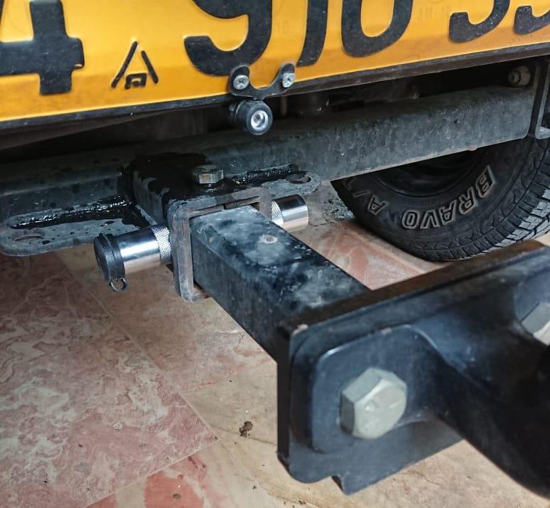 מנעול וו גרירה לרכב לנעילת וו גרירה נשלף נגד גניבה קמפינג לייף מנעול וו גרירה לרכב לנעילת וו גרירה נשלף נגד גניבה קמפינג לייף