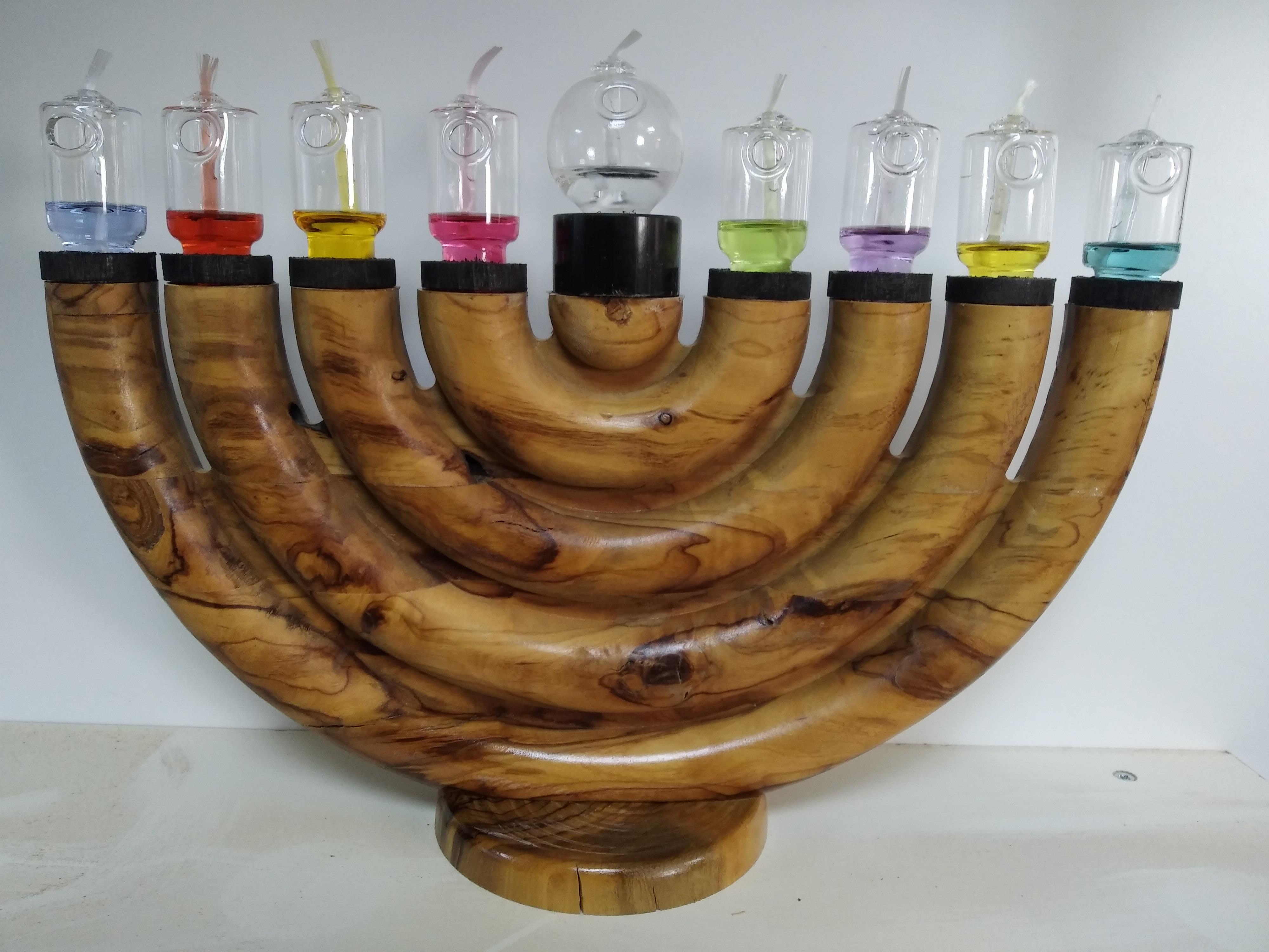 חנוכית קנים חרוטה חנוכית קנים חרוטה