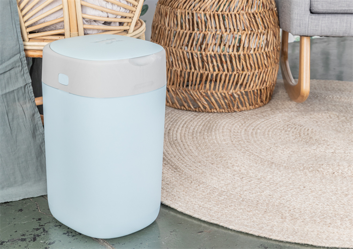 מארז של פח חיתולים ושקיות מילוי